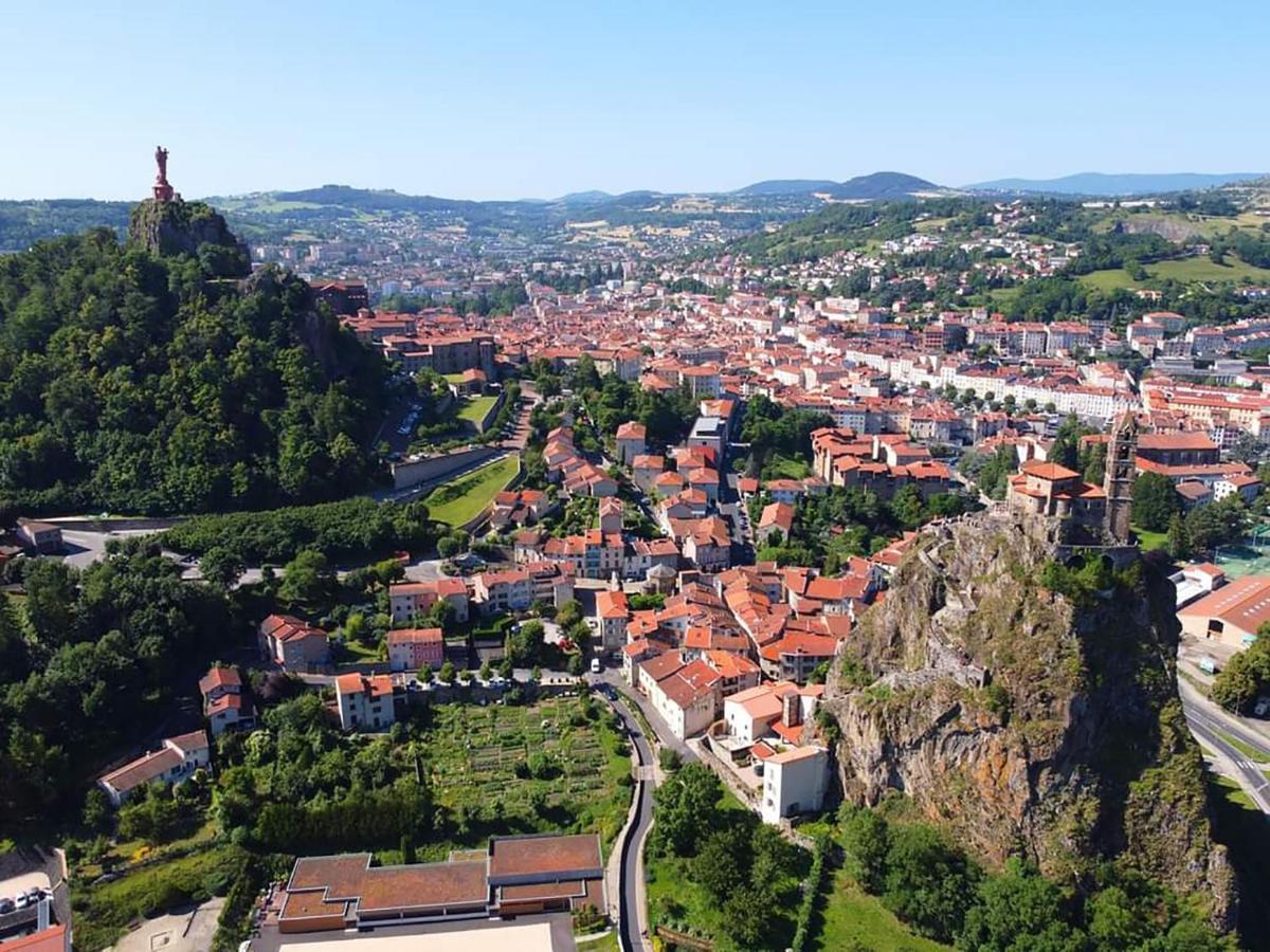 Maison Au Loup - Superbe Ancien Hotel Particulier Du Xvie Siecle Au Coeur De La Vieille Ville Du Puy Le Puy-en-Velay Экстерьер фото