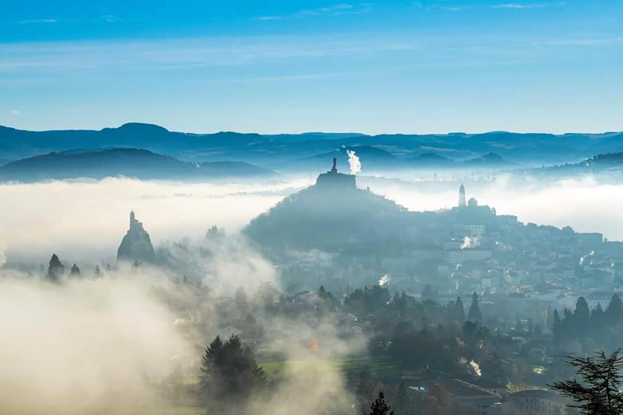 Maison Au Loup - Superbe Ancien Hotel Particulier Du Xvie Siecle Au Coeur De La Vieille Ville Du Puy Le Puy-en-Velay Экстерьер фото