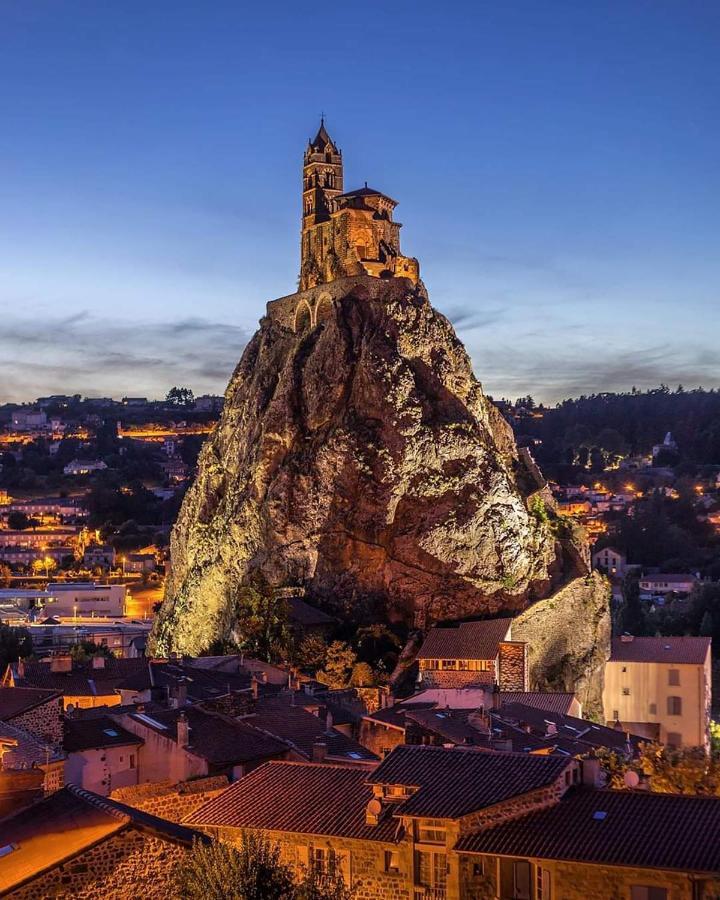 Maison Au Loup - Superbe Ancien Hotel Particulier Du Xvie Siecle Au Coeur De La Vieille Ville Du Puy Le Puy-en-Velay Экстерьер фото